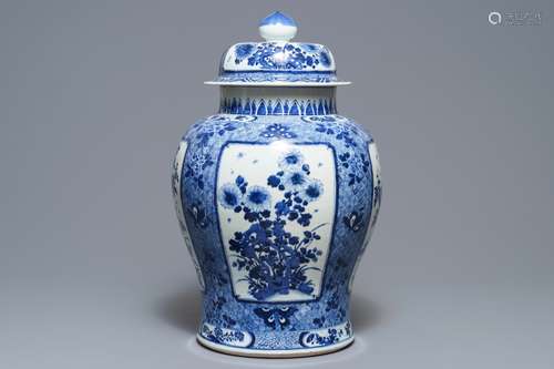 A large Chinese blue and white covered vase with floral design, Kangxi