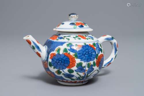 A Chinese famille verte teapot and cover, Kangxi