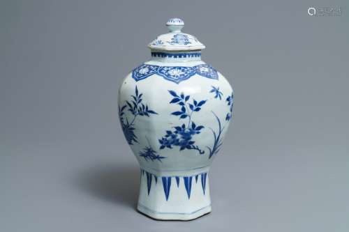 A Chinese blue and white covered vase with floral designs, Transitional period