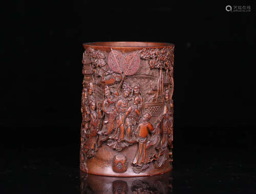 AN OLD BAMBOO CARVED FIGURE PATTERN PENHOLDER