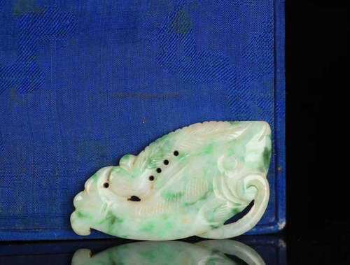 A JADEITE CARVED STORY PATTERN PENDANT