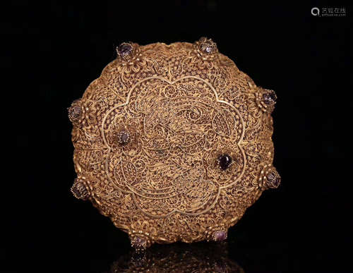 A GILT SILVER FILIGREE COVER BOX