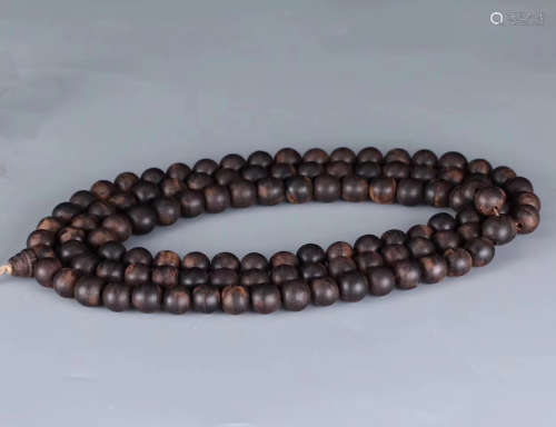 A CHENXIANG WOOD BEADS STRING PENDANT