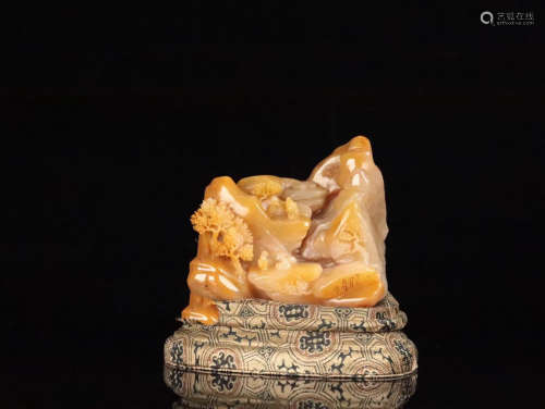 A TIANHUANG STONE CARVED LANDSCAPE PENDANT