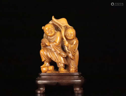 A TIANHUANG STONE CARVED FIGUE PENDANT
