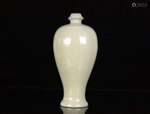 A RUYAO WING PATTERN KILN FISSION PLUM VASE