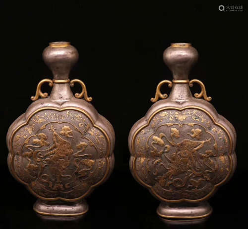 17-19TH CENTURY, A PAIR OF GILT BRONZE FIGURE DESIGN FLAT VASES, QING DYNASTY