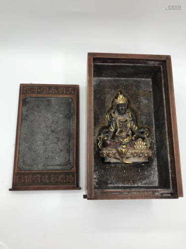 14-16TH CENTURY, A BUDDHA DESIGN GILT BRONZE COLRED GLAZE STATUE WITH BOX, MING DYNASTY