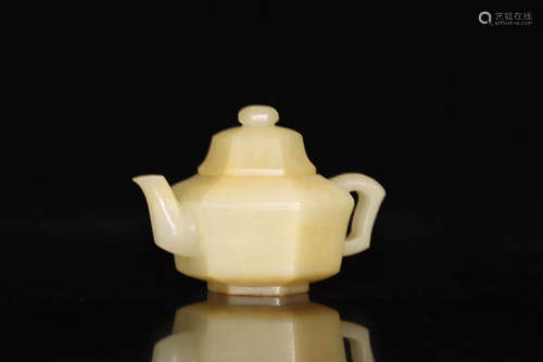 A HETIAN JADE TEAPOT DESIGN ORNAMENT