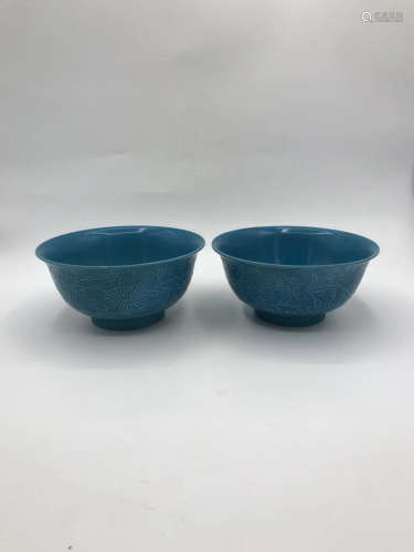 14-16TH CENTURY, A PAIR OF FLORAL PATTERN PEACOCK BLUE BOWLS