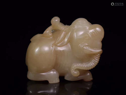 17TH-19TH CENTURY, A CHILD WASHING ELEPHANT DESIGN HETIAN JADE HAND PIECE, QING DYNASTY