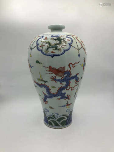 14-16TH CENTURY, A  FIVE COLOR DRAGON PATTERN PLUM VASE, MING DYNASTY