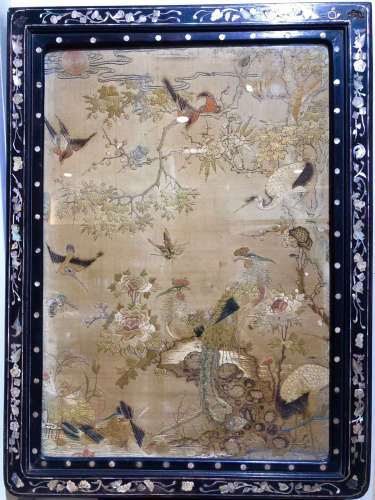 A BIRD AND FLORAL PATTERN YUE EMBROIDERY SCERREN