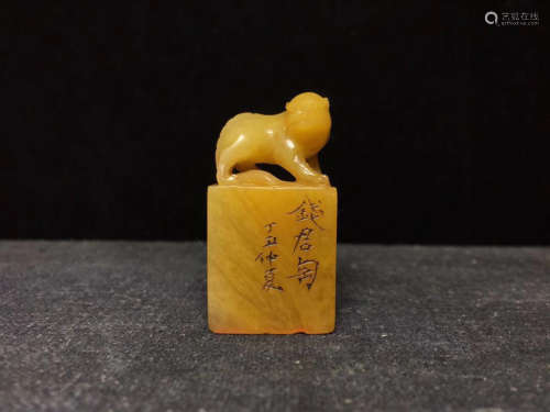 A TIANHUANG STONE CARVED BEAST SHAPED SEAL