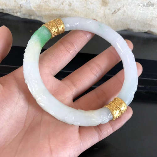 A JADEITE BANGLE WITH DECORATION