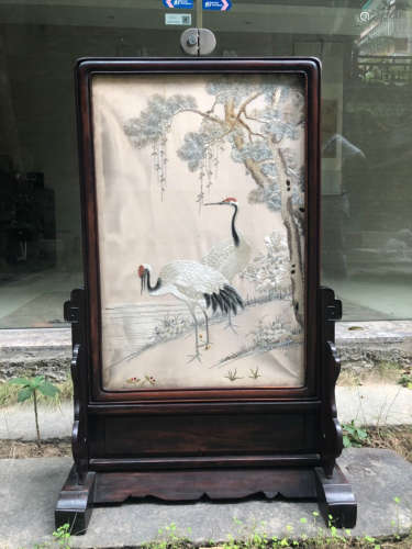A HUALI WOOD DECORATED CRANE PATTERN EMBROIDERY SCREEN
