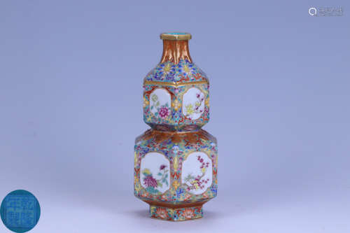 AN ENAMEL GLAZE FLORAL PATTERN GOURD VASE