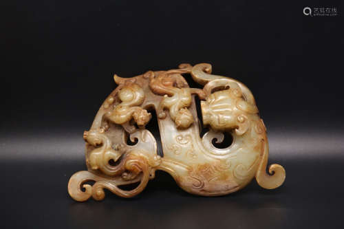 AN OLD JADE CARVED DRAGON SHAPED PENDANT
