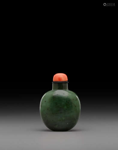 19th century A spinach jade snuff bottle