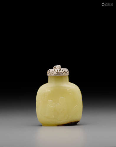 Late 19th/20th century A yellow jade snuff bottle