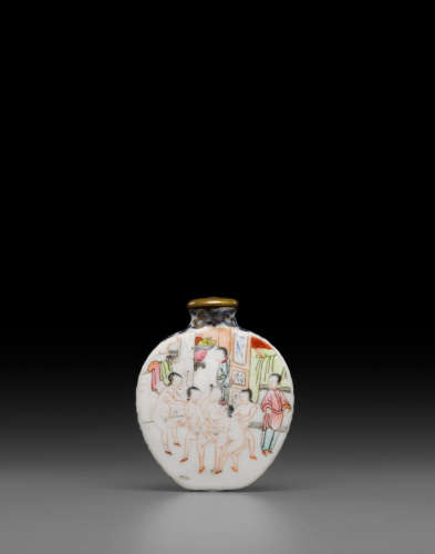 Qianlong mark, late 18th/early 19th century A famille rose enameled 'erotic' snuff bottle