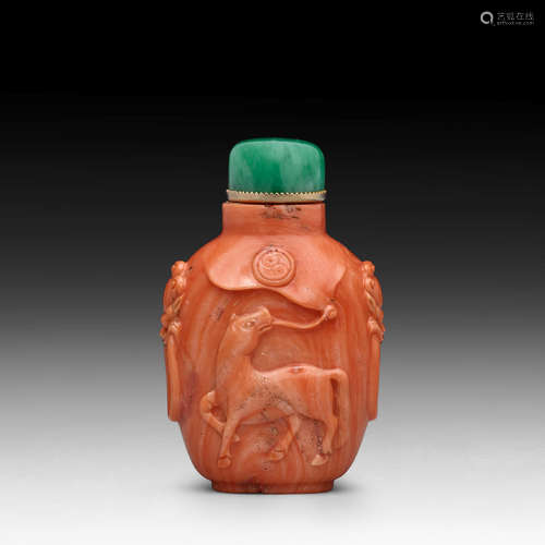 19th century A CORAL SNUFF BOTTLE