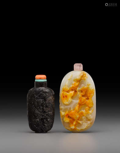 19th century Two jade snuff bottles