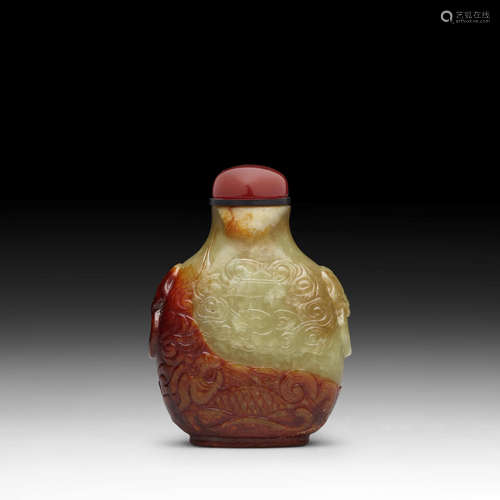 18th/19th century A YELLOW AND RUSSET JADE 'DRAGON' SNUFF BOTTLE