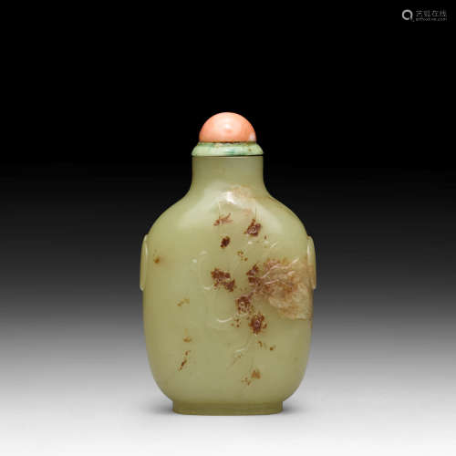 18th century A YELLOW JADE SNUFF BOTTLE