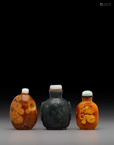 19th century Three agate snuff bottles