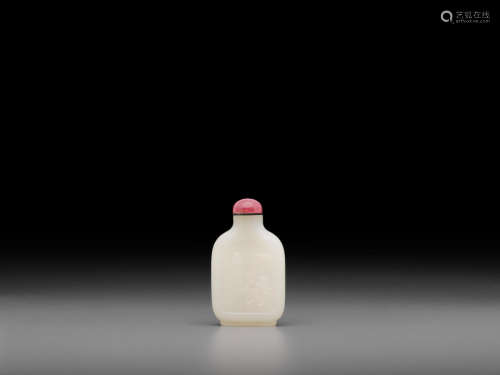 A white jade snuff bottle