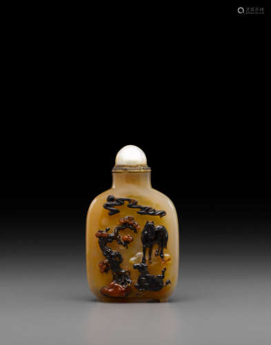 Probably Imperial, Official School, 18th/19th century A finely carved cameo agate snuff bottle