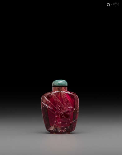 Late 19th/20th century A carved pink tourmaline snuff bottle