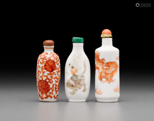 19th century Three porcelain snuff bottles