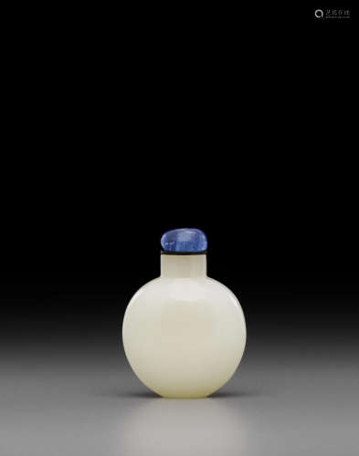 19th century or later A white jade snuff bottle