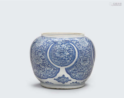 Kangxi period A large blue and white globular jar