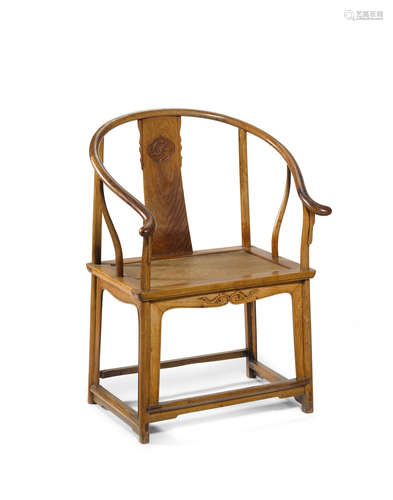 17th/18th century A huanghuali horseshoe back chair