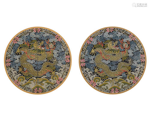 Late Qing dynasty A Pair of embroidered silk dragon roundels