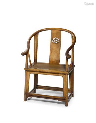 17th/18th century A huanghuali horseshoe back chair, Quanyi