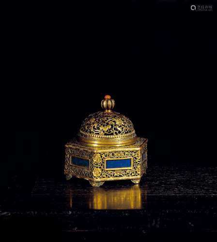 清乾隆·铜鎏金錾花西番莲纹嵌青金石六方香熏炉