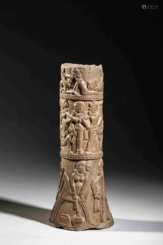 Rare fragment de vase Chandraketugarh de forme cyl...