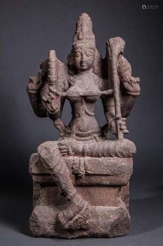 Shri Devi parèdre de Vishnu assise en lalita asana...