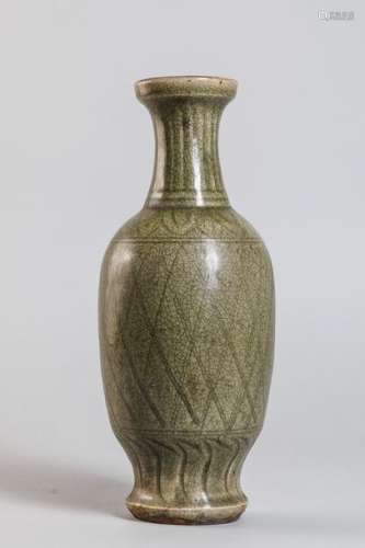 Vase balustre en porcelaine du Longquan en forme d...