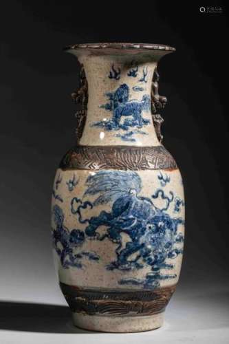 Vase balustre en porcelaine de Nankin illustré de ...
