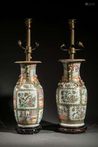 Deux vases balustres en porcelaine de Canton polyc...