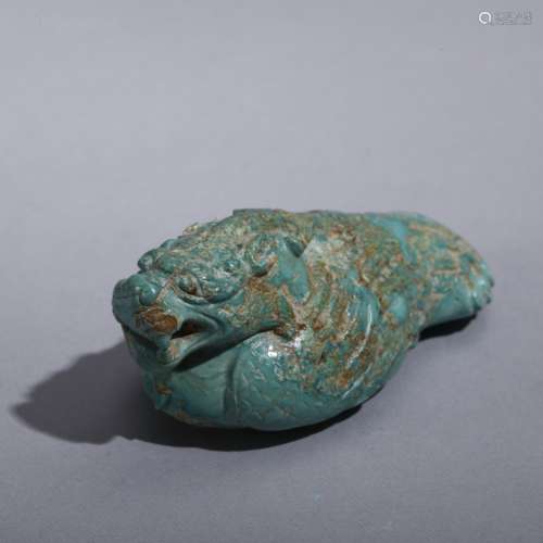 A CHINESE ARCHAIC TURQUOISE CARVED ORNAMENT
