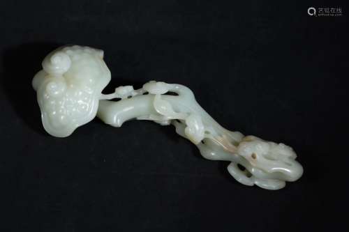 A JADE CARVED SCEPTER