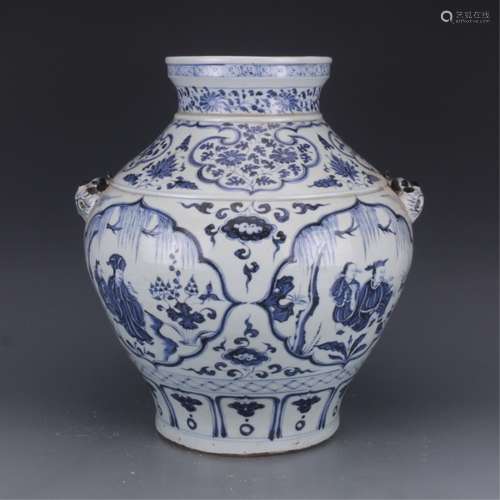 A BLUE AND WHITE VASE