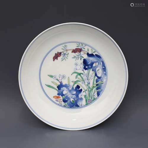 A DOUCAI PLATE, KANGXI MARK