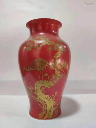 A GILT-DECORATED RED-GROUND  `DRAGON` VASE